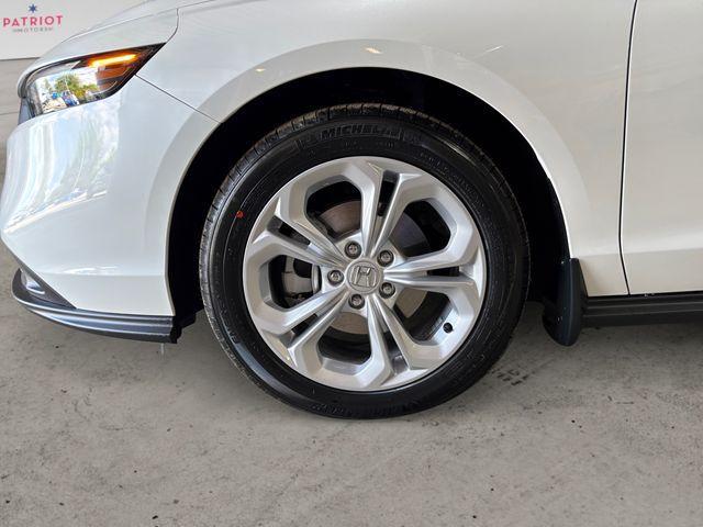 Photo of 2025 Platinum White Pearl Honda Accord