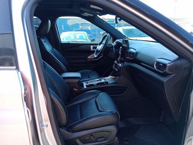 Photo of 2021 Silver Ford Explorer