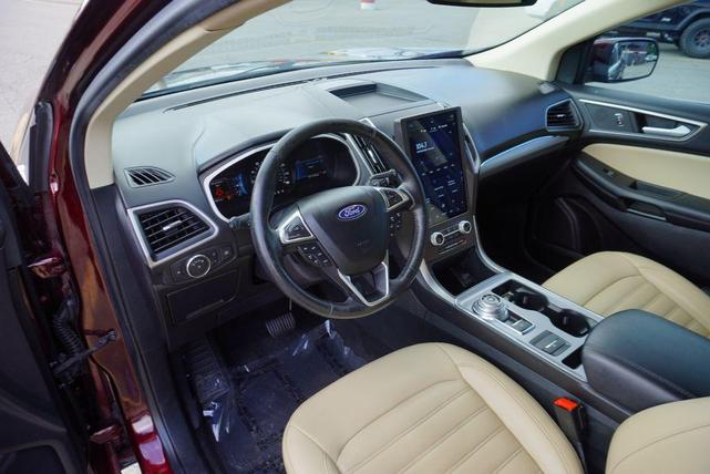 Photo of 2021 Burgundy Velvet Metallic Tinted Clearcoat Ford Edge
