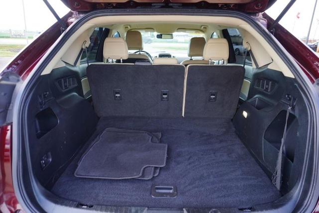 Photo of 2021 Burgundy Velvet Metallic Tinted Clearcoat Ford Edge