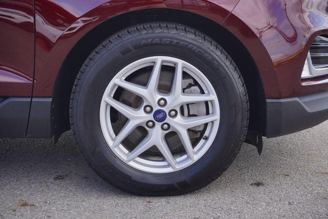 Photo of 2021 Burgundy Velvet Metallic Tinted Clearcoat Ford Edge