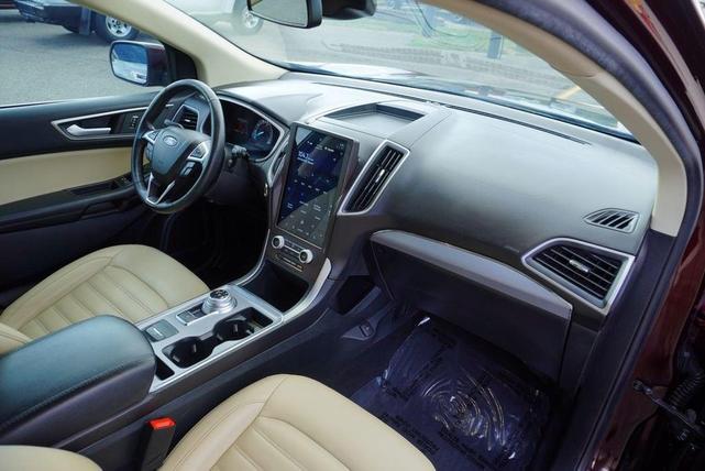 Photo of 2021 Burgundy Velvet Metallic Tinted Clearcoat Ford Edge