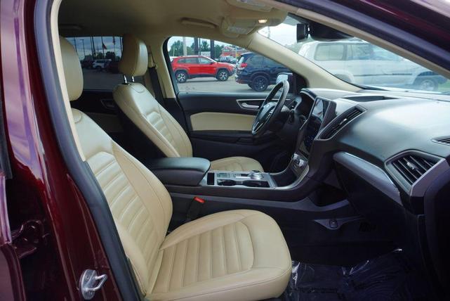 Photo of 2021 Burgundy Velvet Metallic Tinted Clearcoat Ford Edge