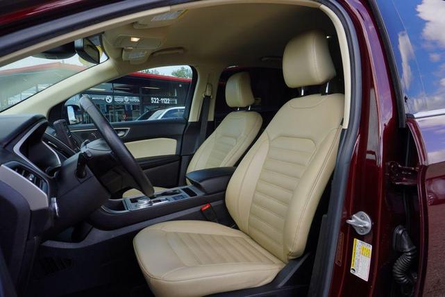 Photo of 2021 Burgundy Velvet Metallic Tinted Clearcoat Ford Edge