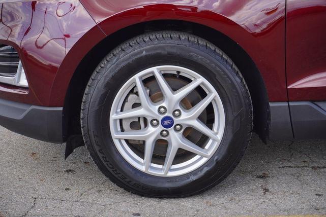 Photo of 2021 Burgundy Velvet Metallic Tinted Clearcoat Ford Edge