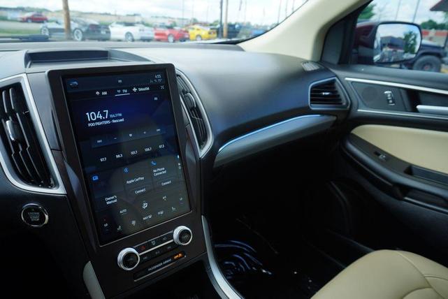 Photo of 2021 Burgundy Velvet Metallic Tinted Clearcoat Ford Edge