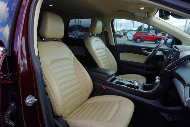 Photo of 2021 Burgundy Velvet Metallic Tinted Clearcoat Ford Edge