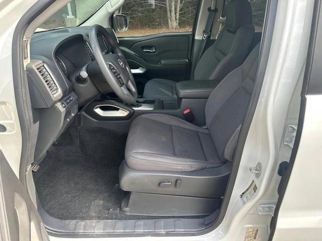Photo of 2022 Glacier White Nissan Frontier