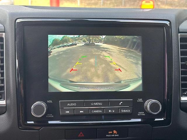 Photo of 2022 Glacier White Nissan Frontier
