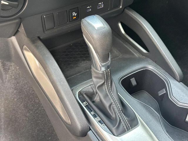 Photo of 2022 Glacier White Nissan Frontier
