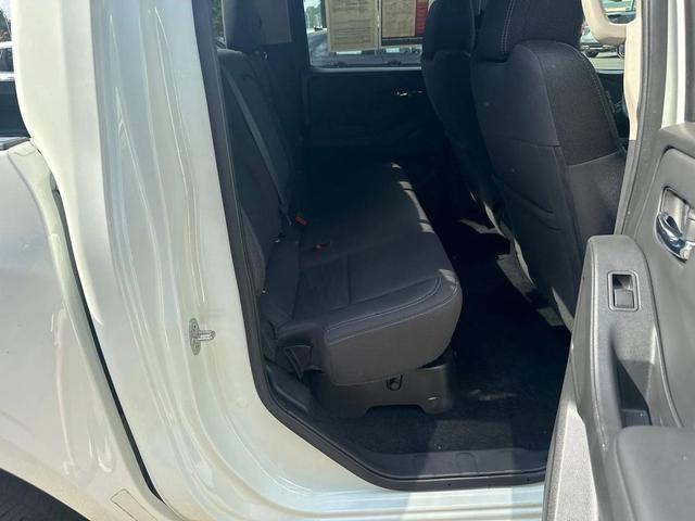 Photo of 2022 Glacier White Nissan Frontier