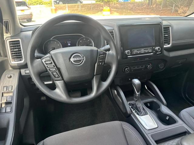 Photo of 2022 Glacier White Nissan Frontier