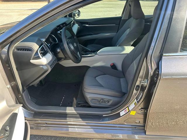 Photo of 2018 Predawn Gray Mica Toyota Camry