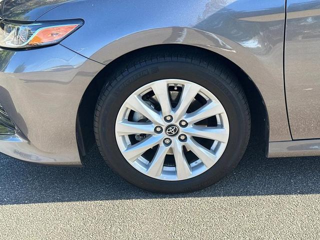 Photo of 2018 Predawn Gray Mica Toyota Camry