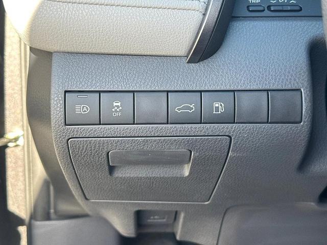 Photo of 2018 Predawn Gray Mica Toyota Camry