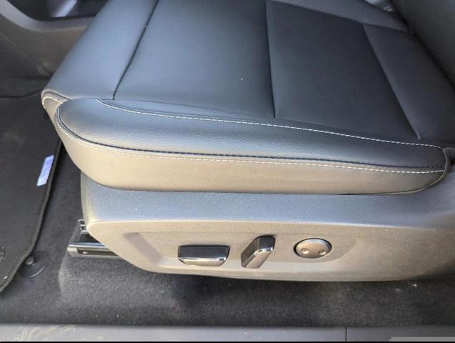 Photo of 2025 Everest White Pearl Tricoat/Super Black Nissan Murano