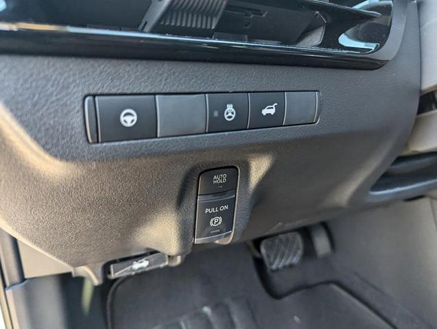 Photo of 2025 Everest White Pearl Tricoat/Super Black Nissan Murano