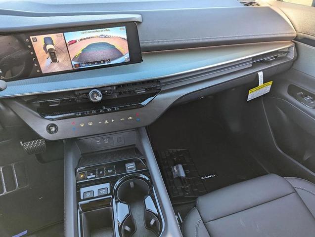 Photo of 2025 Everest White Pearl Tricoat/Super Black Nissan Murano