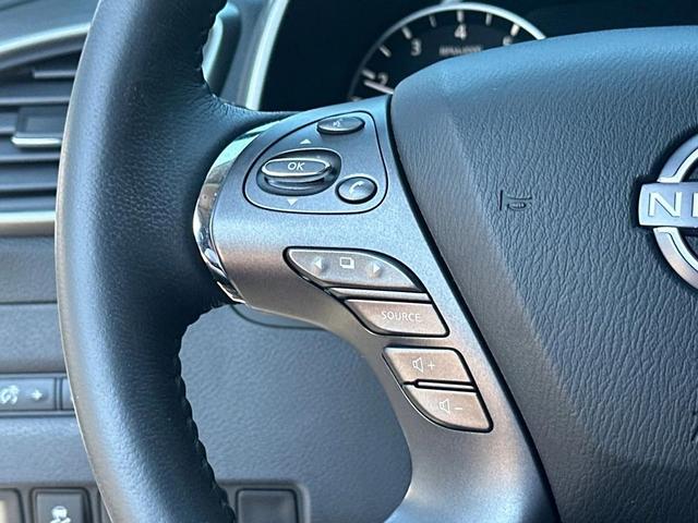 Photo of 2023 Super Black Nissan Murano
