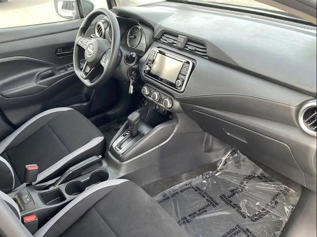 Photo of 2025 KH3 Super Blac Nissan Versa