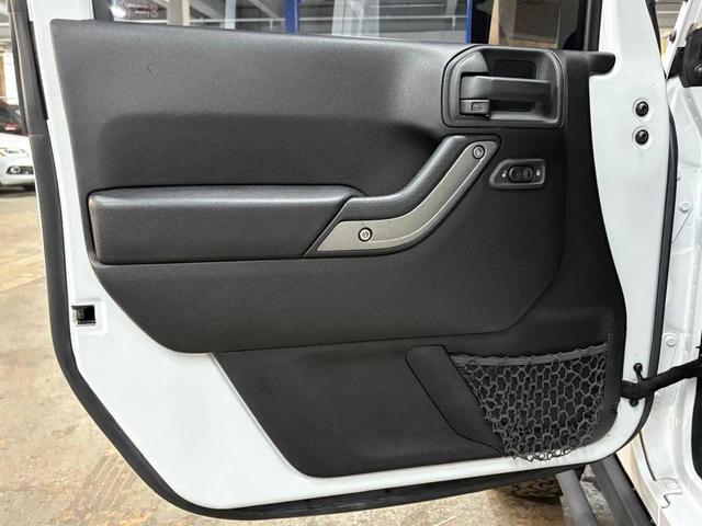 Photo of 2015 White Jeep Wrangler Unlimited