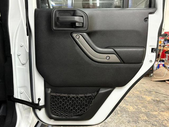 Photo of 2015 White Jeep Wrangler Unlimited