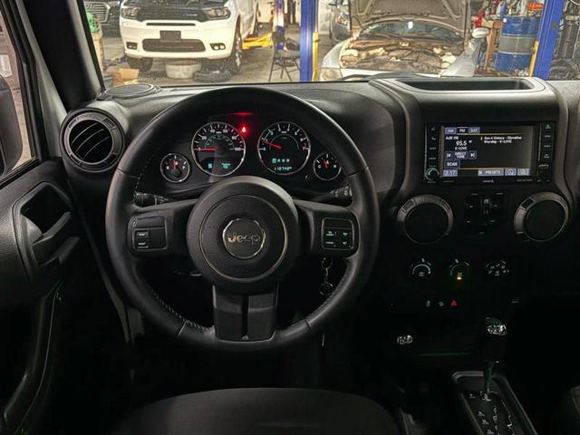 Photo of 2015 White Jeep Wrangler Unlimited