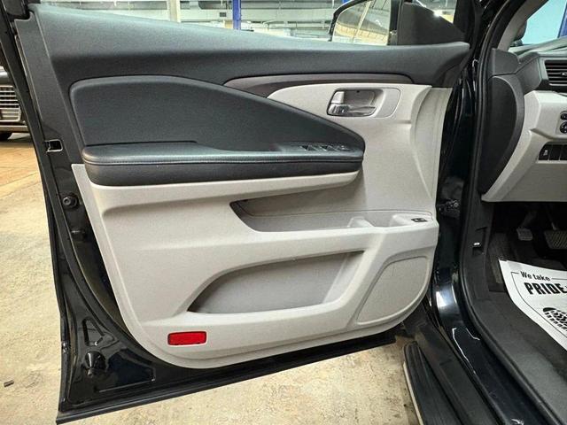 Photo of 2016 Black Honda Pilot