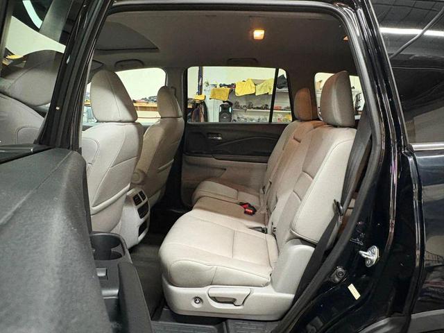 Photo of 2016 Black Honda Pilot