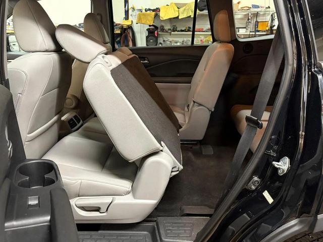 Photo of 2016 Black Honda Pilot