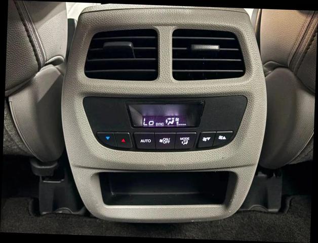 Photo of 2016 Black Honda Pilot