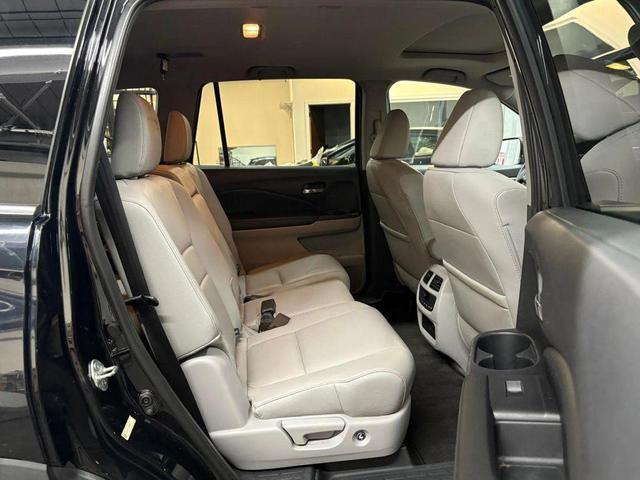 Photo of 2016 Black Honda Pilot