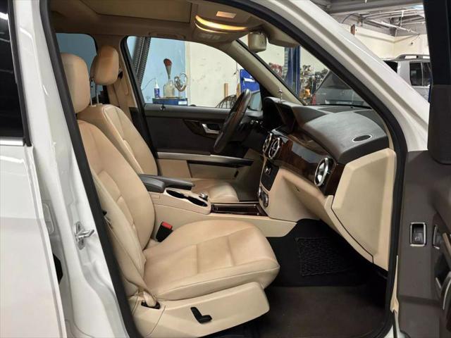 Photo of 2015 White Mercedes-Benz GLK-Class