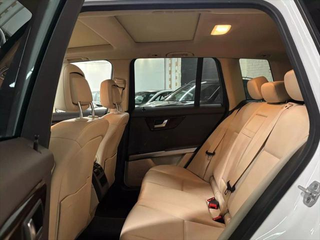 Photo of 2015 White Mercedes-Benz GLK-Class