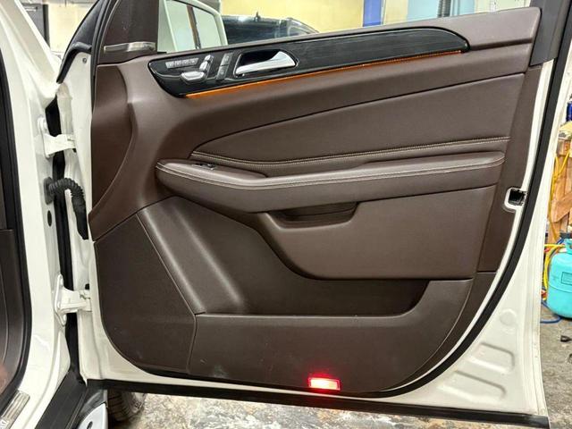 Photo of 2017 White Mercedes-Benz GLS 450