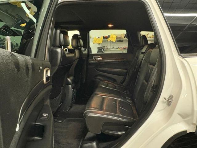 Photo of 2015 White Jeep Grand Cherokee