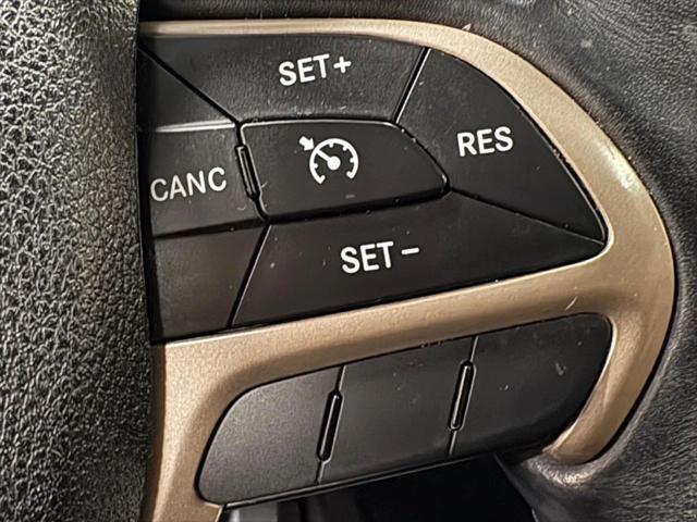 Photo of 2015 White Jeep Grand Cherokee