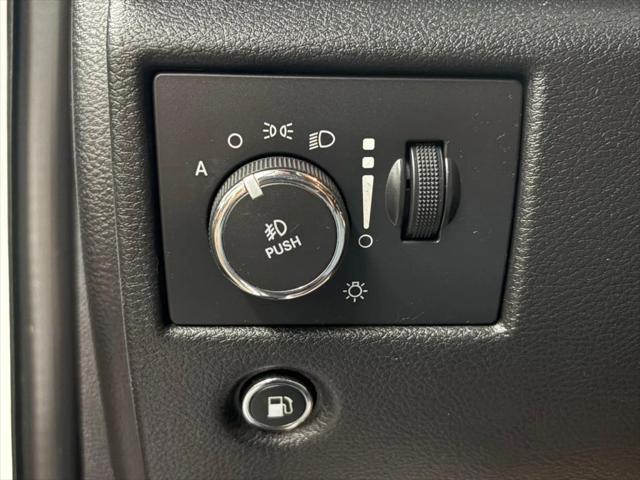 Photo of 2015 White Jeep Grand Cherokee