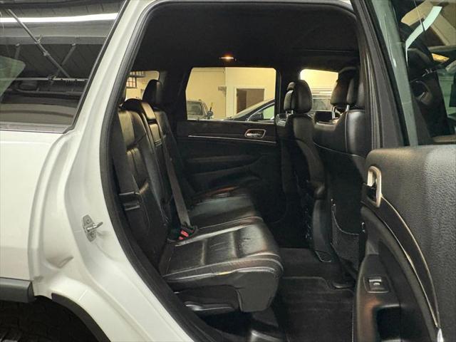 Photo of 2015 White Jeep Grand Cherokee