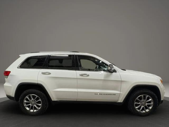 Photo of 2015 White Jeep Grand Cherokee