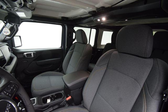 Photo of 2025 Anvil Clearcoat Jeep Wrangler