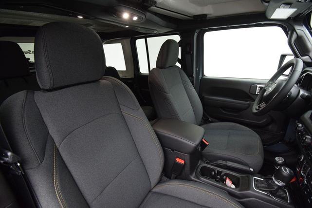Photo of 2025 Anvil Clearcoat Jeep Wrangler