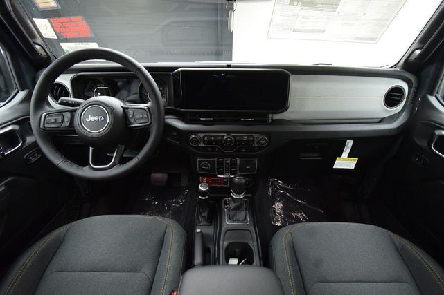 Photo of 2025 Anvil Clearcoat Jeep Wrangler