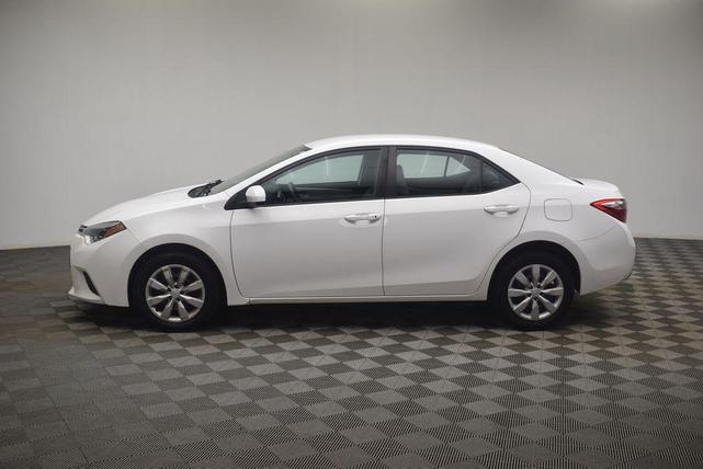 Photo of 2016 Super White Toyota Corolla