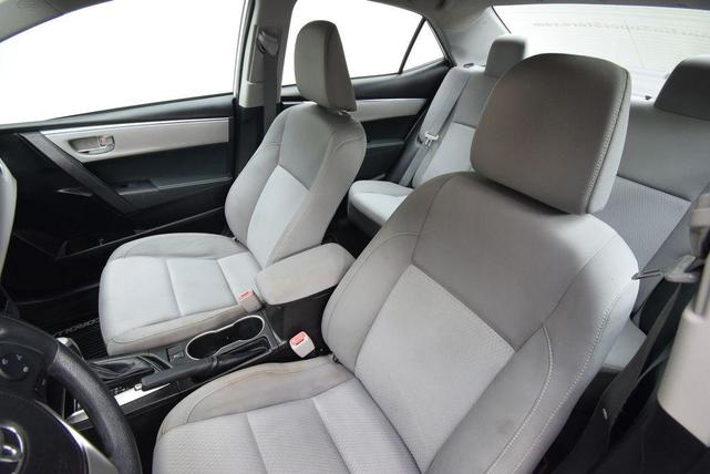 Photo of 2016 Super White Toyota Corolla