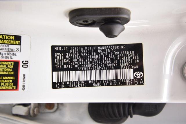 Photo of 2016 Super White Toyota Corolla