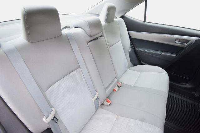 Photo of 2016 Super White Toyota Corolla