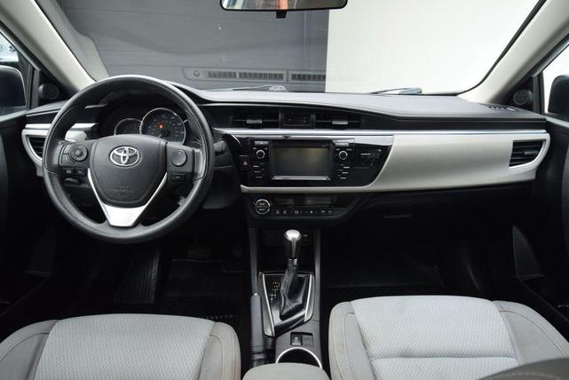 Photo of 2016 Super White Toyota Corolla