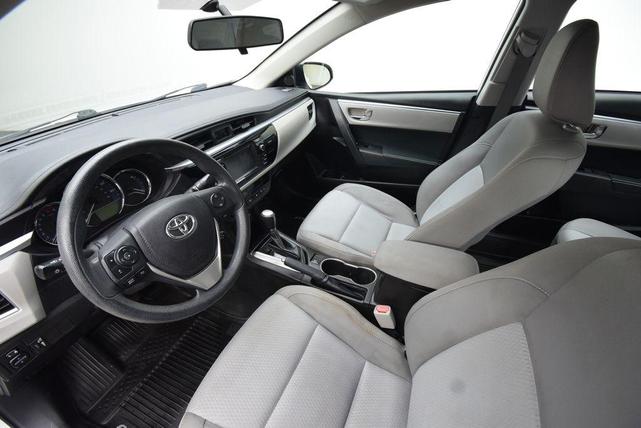 Photo of 2016 Super White Toyota Corolla