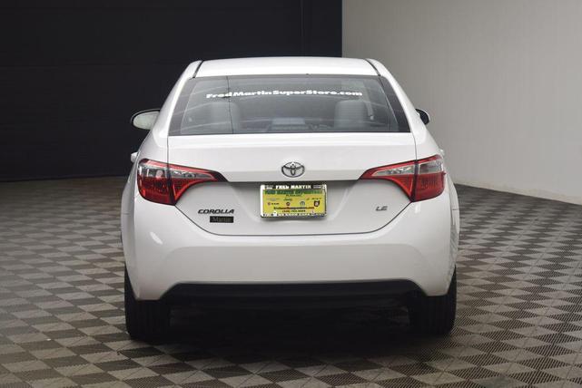 Photo of 2016 Super White Toyota Corolla